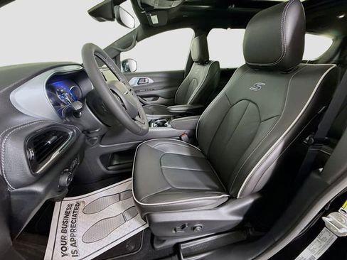 New 2026 Chrysler Pacifica Limited w/ S Appearance Package image 21