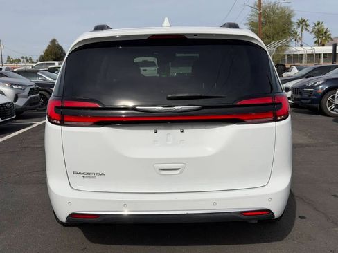 Used 2021 Chrysler Pacifica Touring FWD image 8