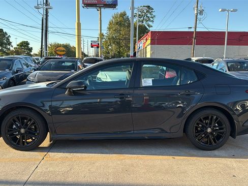 New 2026 Toyota Camry SE image 4