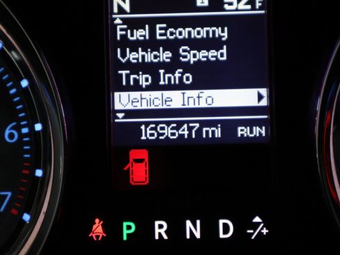 Used 2014 Chrysler Town & Country Touring image 33