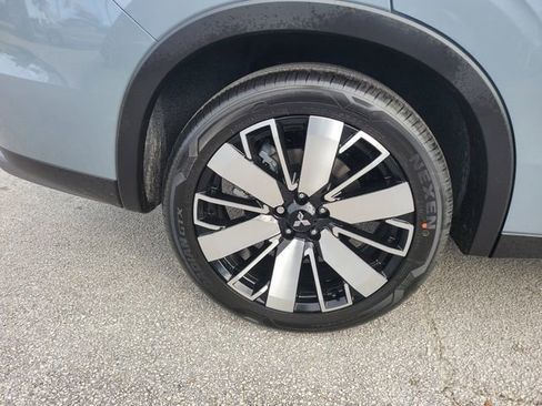 New 2026 Mitsubishi Outlander SE image 7