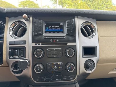 Used 2016 Ford Expedition XLT RWD image 24