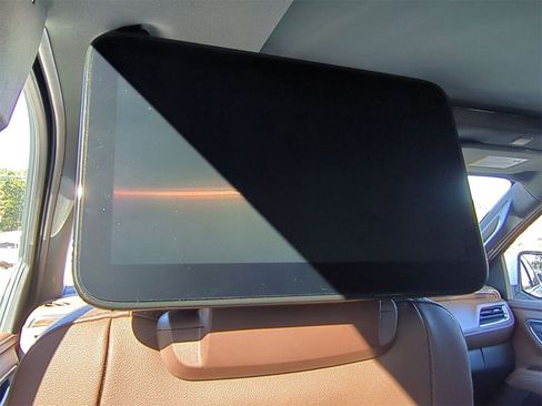 Certified 2024 Chevrolet Tahoe High Country w/ Advanced Technology Package image 26