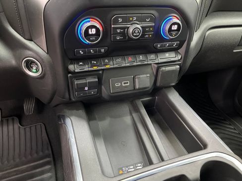 Used 2022 Chevrolet Silverado 1500 LTZ w/ LTZ Premium Package AWD/4WD image 17