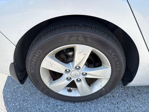 Used 2013 Hyundai Elantra GLS w/ Preferred Pkg FWD image 15