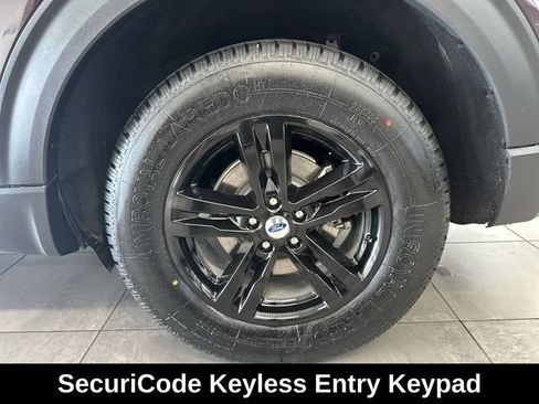 Used 2023 Ford Explorer XLT w/ Equipment Group 202A AWD/4WD image 8