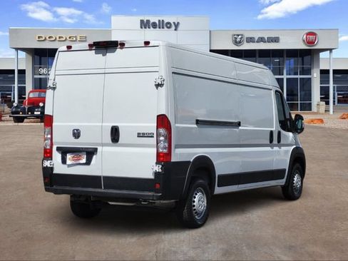 Used 2024 RAM ProMaster 2500 w/ Convenience Group FWD image 4