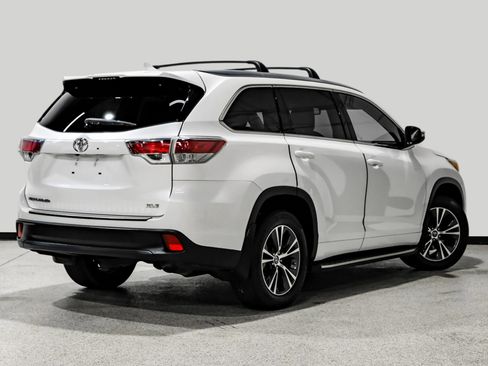 Used 2016 Toyota Highlander XLE FWD image 5