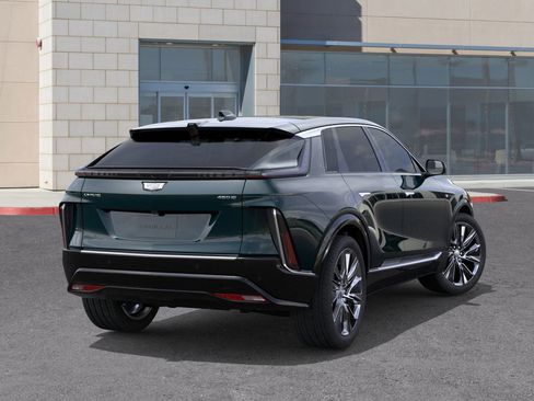 New 2025 Cadillac Lyriq Luxury w/ Nappa Leather Package RWD image 38