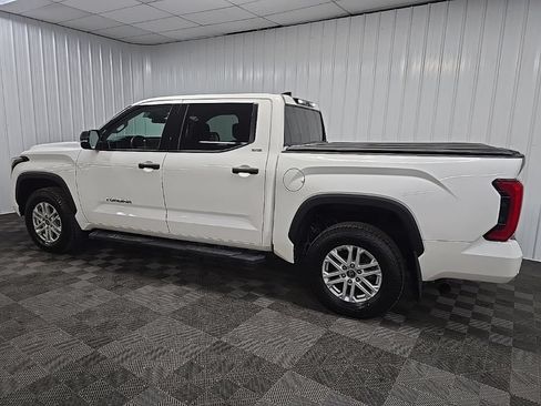 Used 2022 Toyota Tundra SR5 w/ SR5 Convenience Package AWD/4WD image 4
