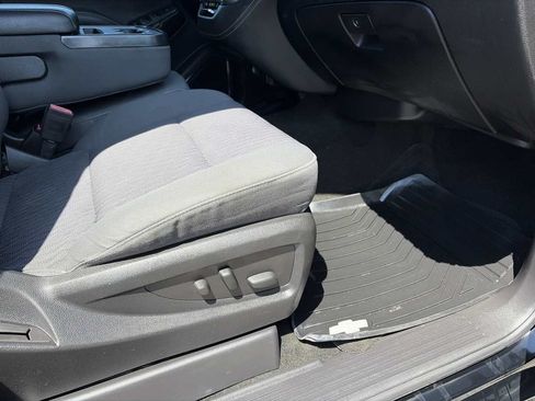 Used 2016 Chevrolet Suburban LS RWD image 30