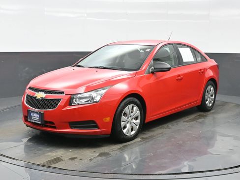 Used 2014 Chevrolet Cruze LS image 2