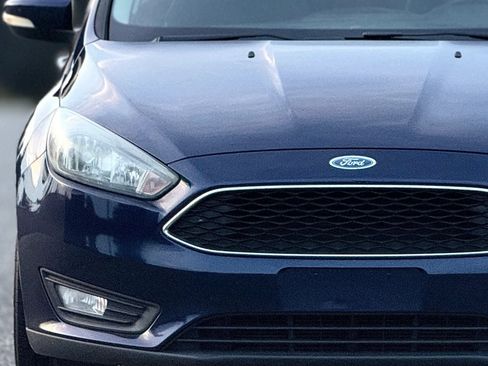Used 2017 Ford Focus SEL w/ Cold Weather Package FWD image 11