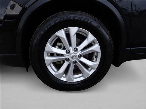 Used 2016 Nissan Rogue SV AWD/4WD image 7