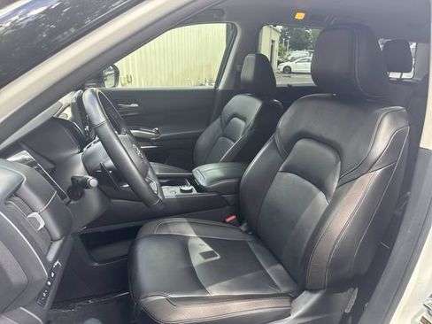 Used 2022 Nissan Pathfinder SL AWD/4WD image 17