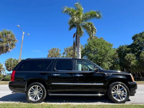 Used 2011 Cadillac Escalade ESV Premium image 11