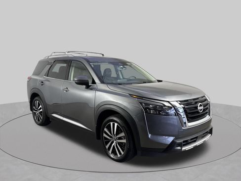 Certified 2025 Nissan Pathfinder Platinum w/ Cargo Package AWD/4WD image 3