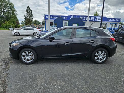 Used 2015 MAZDA MAZDA3 i Sport FWD image 2