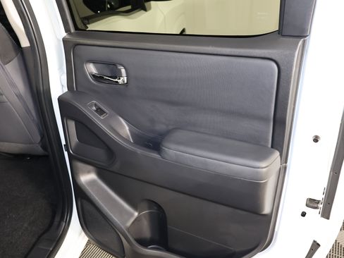 Used 2022 Nissan Frontier SV image 46