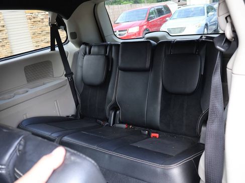 Used 2017 Dodge Grand Caravan SXT FWD image 31