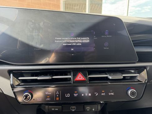 Used 2023 Kia Niro EX Touring image 22