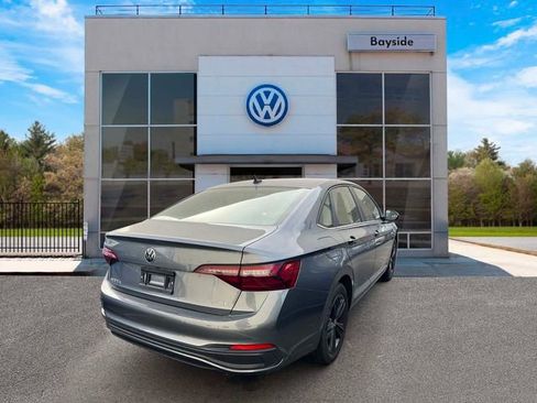 Certified 2023 Volkswagen Jetta SE w/ Panoramic Sunroof Package image 5