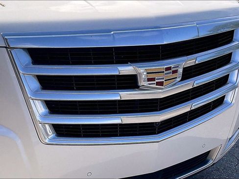 Used 2015 Cadillac Escalade Premium AWD/4WD image 36