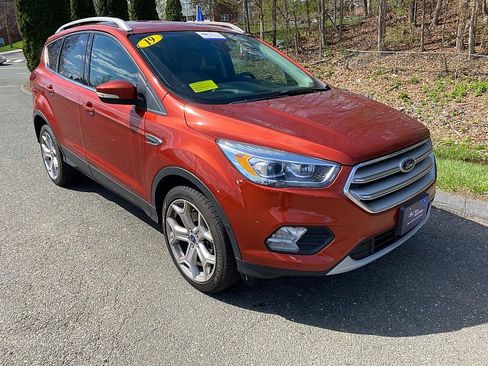 Certified 2019 Ford Escape Titanium AWD/4WD image 3