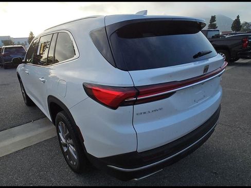 Used 2025 Buick Enclave Preferred FWD image 5
