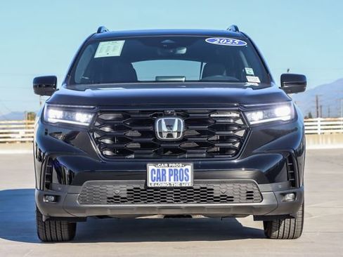 Used 2025 Honda Pilot Black Edition image 4