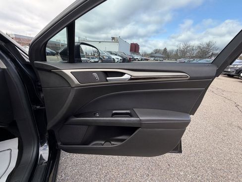 Used 2014 Ford Fusion SE w/ Equipment Group 202A FWD image 29