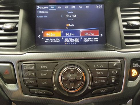 Used 2020 Nissan Pathfinder SL image 25