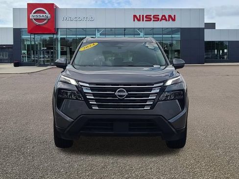 Used 2024 Nissan Rogue SV w/ SV Premium Package FWD image 2