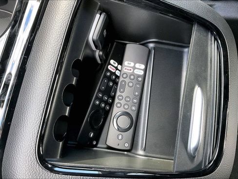 New 2026 Chrysler Pacifica Limited w/ Uconnect Theater Family Group image 17