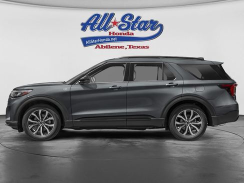Used 2025 Ford Explorer ST-Line w/ ST-Line Street Pack AWD/4WD image 3