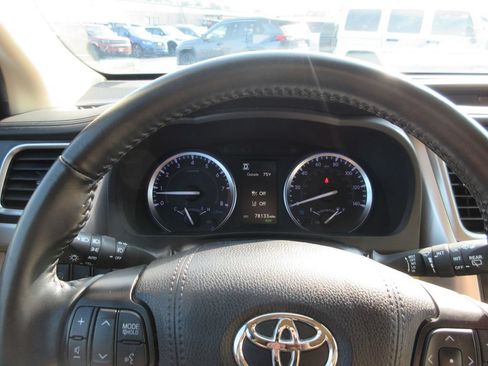 Used 2019 Toyota Highlander Limited AWD/4WD image 32