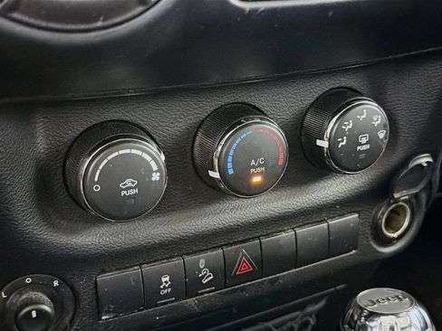 Used 2018 Jeep Wrangler Unlimited Sport S AWD/4WD image 17