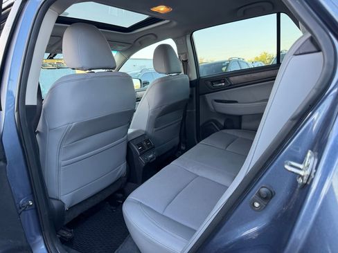 Used 2018 Subaru Outback 3.6R Limited AWD/4WD image 6
