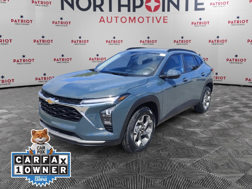 Used 2025 Chevrolet Trax LT FWD image 3