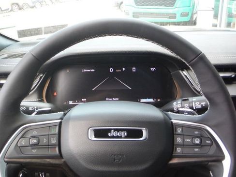 New 2026 Jeep Grand Cherokee L Limited w/ Limited Altitude Package AWD/4WD image 37