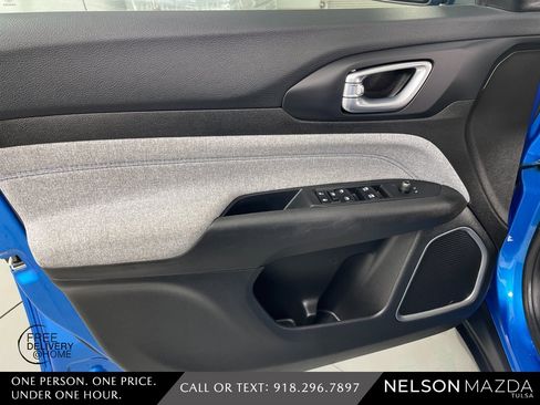 Used 2025 Jeep Compass Latitude image 19