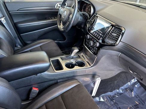 Used 2020 Jeep Grand Cherokee Altitude RWD image 16