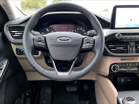 Certified 2022 Ford Escape SEL w/ Class II Trailer Tow Package image 5