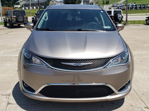 Used 2018 Chrysler Pacifica Touring Plus FWD image 8