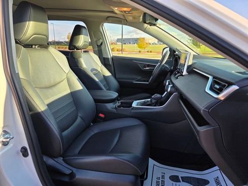 Used 2020 Toyota RAV4 Limited image 26