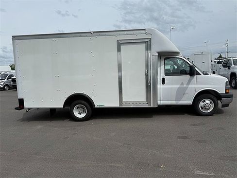 New 2022 Chevrolet Express 3500 w/ Power Convenience Package image 5