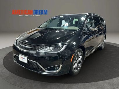Used 2017 Chrysler Pacifica Limited w/ Tire & Wheel Group