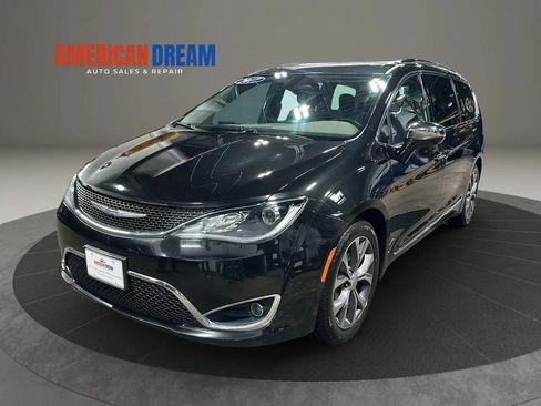 Used 2017 Chrysler Pacifica Limited w/ Tire & Wheel Group FWD image 1