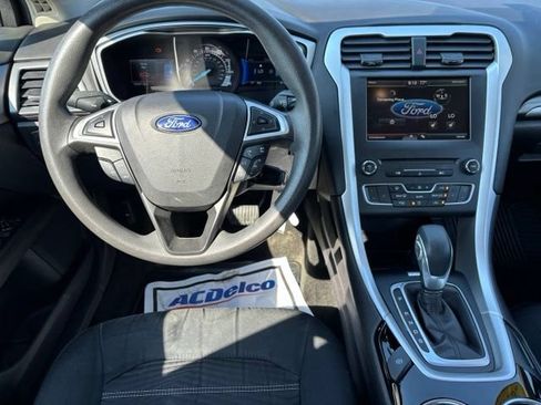 Used 2016 Ford Fusion SE FWD image 18