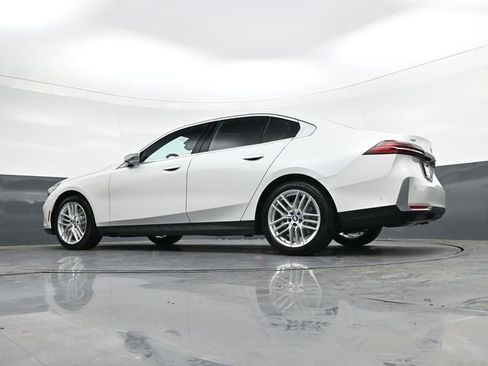 Used 2025 BMW 530i xDrive w/ Premium Package image 30